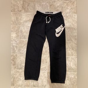 Nike drawstring sweatpants. Women’s small